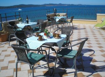 SUKOŠAN, 1. RED DO MORA, ATRAKTIVNO! PRILIKA!