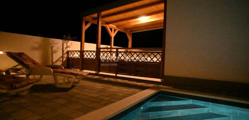 VIR, PRILIKA, NOVOGRADNJA, VILA S BAZENOM!