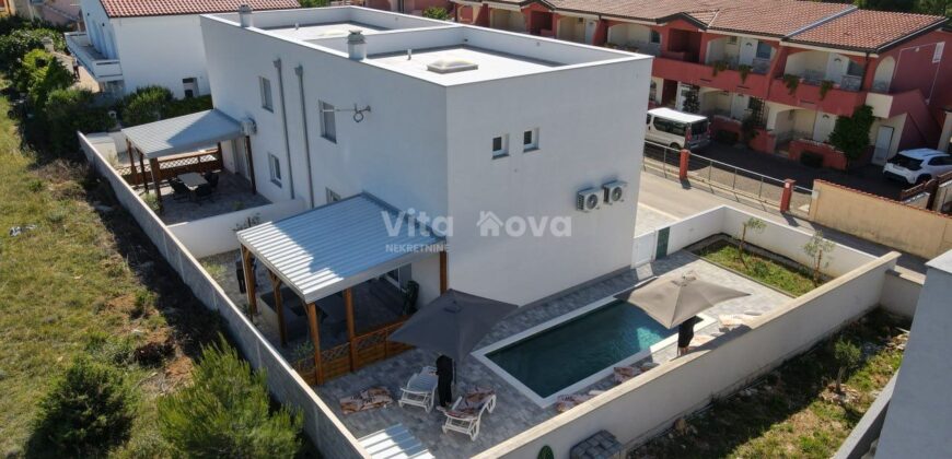 VIR, PRILIKA, NOVOGRADNJA, VILA S BAZENOM!