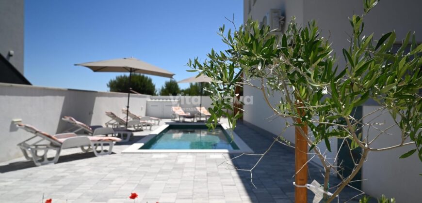 VIR, PRILIKA, NOVOGRADNJA, VILA S BAZENOM!