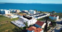 PRIVLAKA, MLETAK, 2-ETAŽNI, 90 m OD MORA!