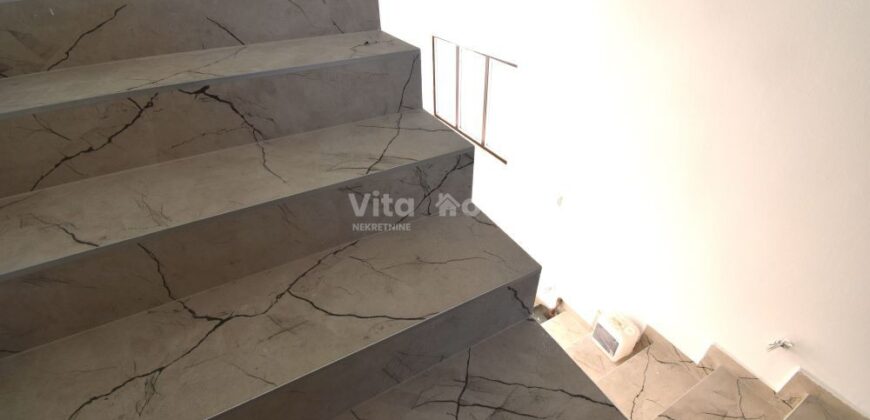 GORNJA JAGODNJA, NOVOUREĐENA KATNICA, OKUĆNICA 2900 m2