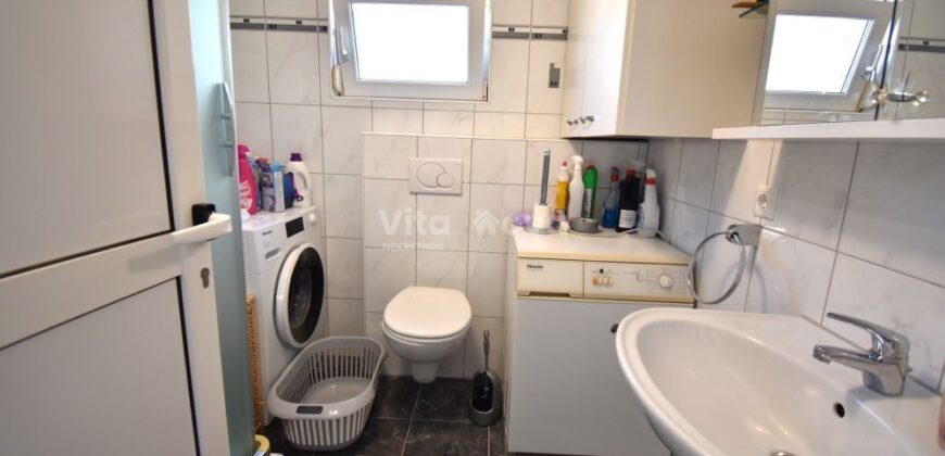 RAŽANAC- UREĐENA KUĆA, GARAŽA, VRT! RIJETKOST NA TRŽIŠTU!