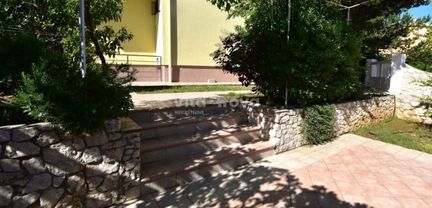 RAŽANAC- UREĐENA KUĆA, GARAŽA, VRT! RIJETKOST NA TRŽIŠTU!