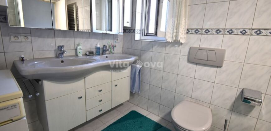 RAŽANAC- UREĐENA KUĆA, GARAŽA, VRT! RIJETKOST NA TRŽIŠTU!