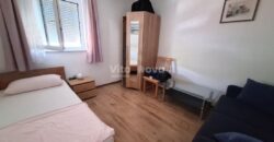 PRIVLAKA, ODLIČNA LOKACIJA! 80 m OD MORA!