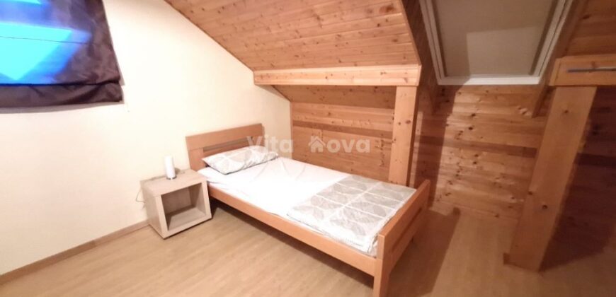 PRIVLAKA, ODLIČNA LOKACIJA! 80 m OD MORA!