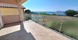 PRIVLAKA, ODLIČNA LOKACIJA! 80 m OD MORA!