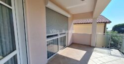 PRIVLAKA, ODLIČNA LOKACIJA! 80 m OD MORA!