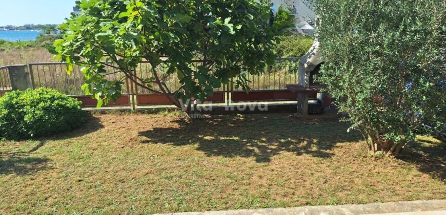 PRIVLAKA, ODLIČNA LOKACIJA! 80 m OD MORA!