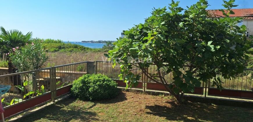 PRIVLAKA, ODLIČNA LOKACIJA! 80 m OD MORA!