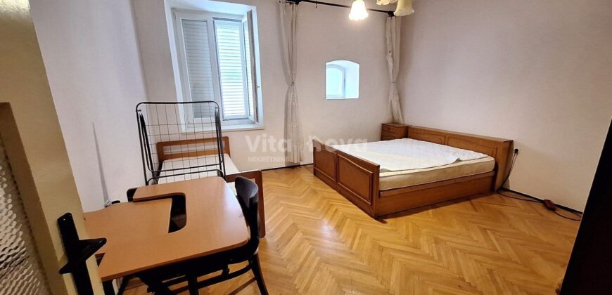 POLUOTOK, 62 m2, IDEALNO ZA URED