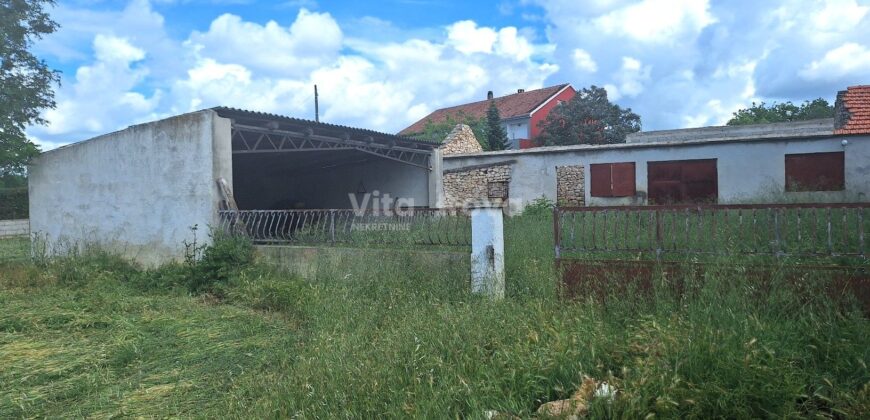 RAŠTANE GORNJE, 2300 m2, STARINA  ZA OBNOVU