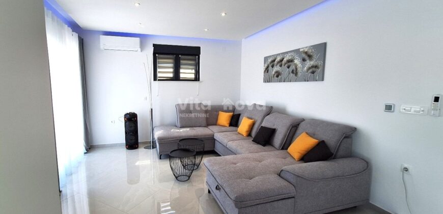 VIR, NOVOGRADNJA, BAZEN, KOMPLETNO OPREMLJENA!