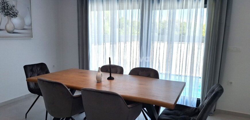 VIR, NOVOGRADNJA, BAZEN, KOMPLETNO OPREMLJENA!