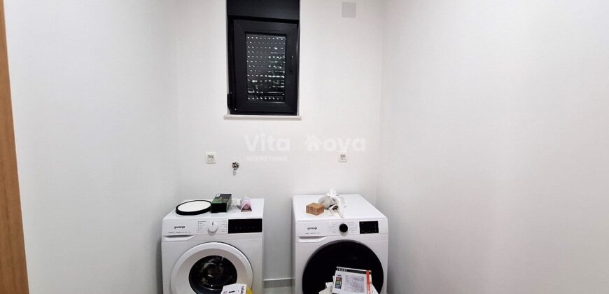 VIR, NOVOGRADNJA, BAZEN, KOMPLETNO OPREMLJENA!