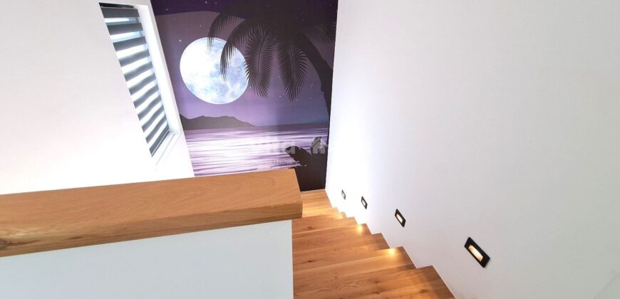 VIR, NOVOGRADNJA, BAZEN, KOMPLETNO OPREMLJENA!