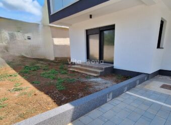 PRIVLAKA- NOVOGRADNJA, STAN S VRTOM, BLIZINA CENTRA!