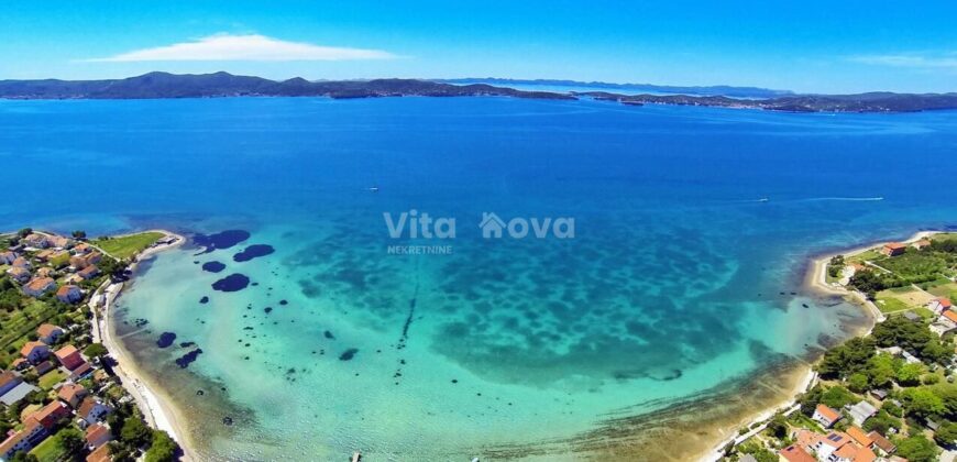 SUKOŠAN – 35 M OD MORA, EKSKLUZIVNA LOKACIJA!