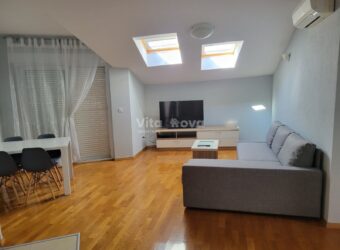 BLUE GARDEN, 2-SOBAN, POGLED NA MORE!