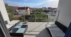 BORIK, 3-SOBAN, VRHUNSKI OPREMLJEN, DUGOROČNO!