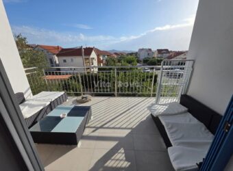 BORIK, 3-SOBAN, VRHUNSKI OPREMLJEN, DUGOROČNO!