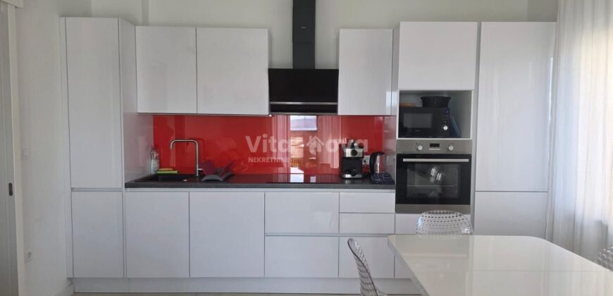 BORIK, 3-SOBAN, VRHUNSKI OPREMLJEN, DUGOROČNO!