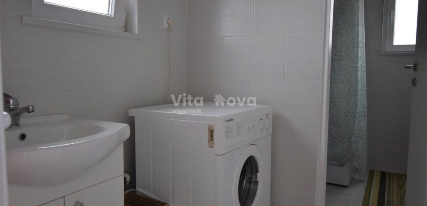 POLIČNIK, ZA MAX. 8 RADNIKA, GARAŽA I SKLADIŠTE!