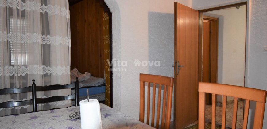 POLIČNIK, ZA MAX. 8 RADNIKA, GARAŽA I SKLADIŠTE!