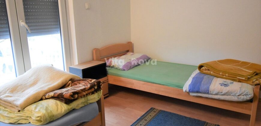 POLIČNIK, ZA MAX. 8 RADNIKA, GARAŽA I SKLADIŠTE!