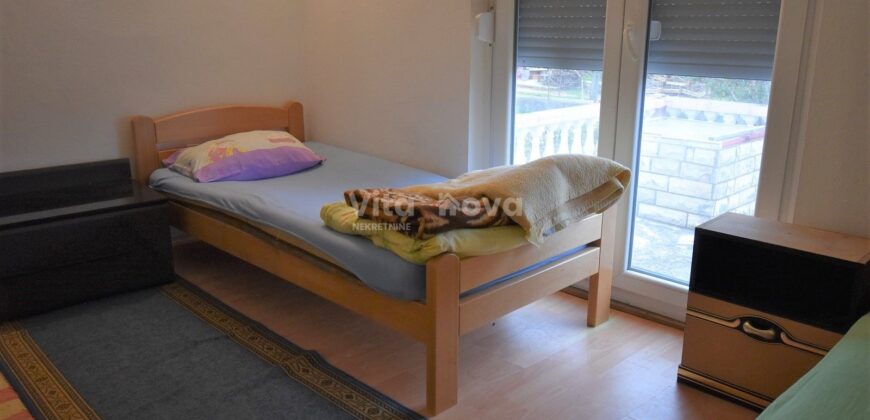 POLIČNIK, ZA MAX. 8 RADNIKA, GARAŽA I SKLADIŠTE!