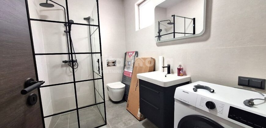 VIR, PRILIKA, NOVOGRADNJA, VILA S BAZENOM!