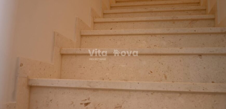 VIR, PRILIKA, NOVOGRADNJA, VILA S BAZENOM!