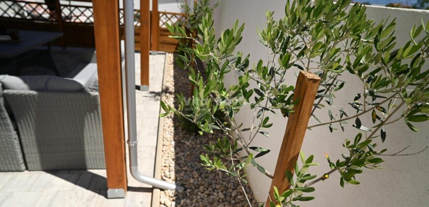 VIR, PRILIKA, NOVOGRADNJA, VILA S BAZENOM!