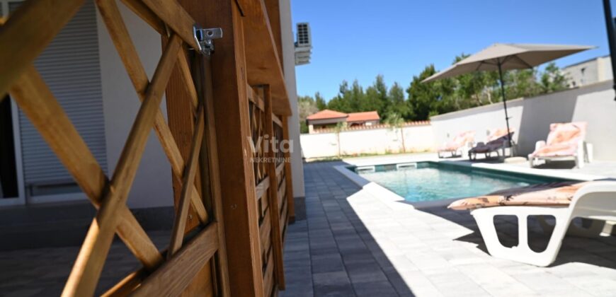 VIR, PRILIKA, NOVOGRADNJA, VILA S BAZENOM!