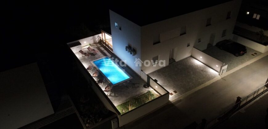 VIR, PRILIKA, NOVOGRADNJA, VILA S BAZENOM!