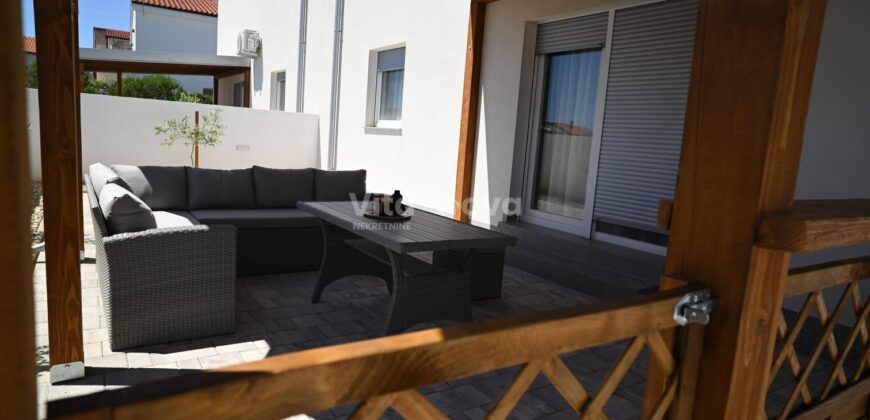 VIR, PRILIKA, NOVOGRADNJA, VILA S BAZENOM!