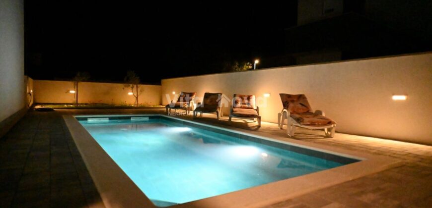 VIR, PRILIKA, NOVOGRADNJA, VILA S BAZENOM!