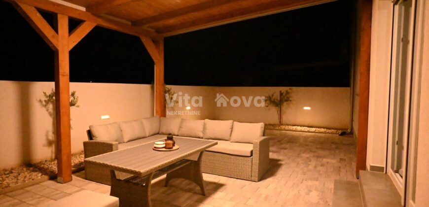 VIR, PRILIKA, NOVOGRADNJA, VILA S BAZENOM!