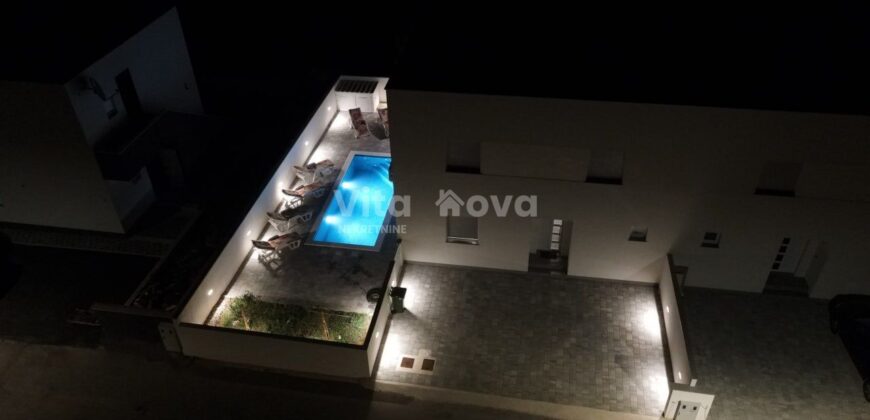 VIR, PRILIKA, NOVOGRADNJA, VILA S BAZENOM!