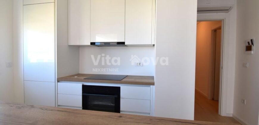 BORIK, NA CIJELU GODINU, NOVOGRADNJA, LIFT, GARAŽA!