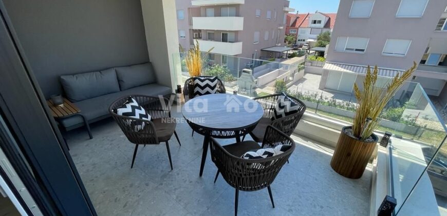 BORIK, NA CIJELU GODINU, NOVOGRADNJA, LIFT, GARAŽA!