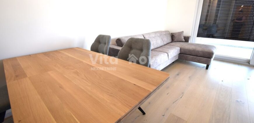 BORIK, NA CIJELU GODINU, NOVOGRADNJA, LIFT, GARAŽA!