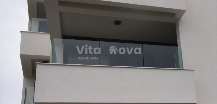 BORIK, NA CIJELU GODINU, NOVOGRADNJA, LIFT, GARAŽA!