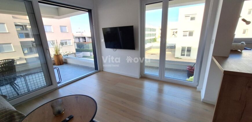 BORIK, NA CIJELU GODINU, NOVOGRADNJA, LIFT, GARAŽA!