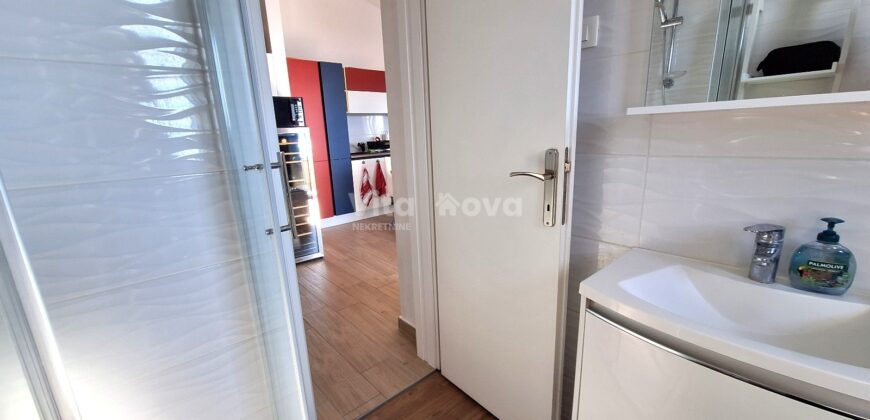 TURANJ, POGLED NA MORE, 50 M OD MORA, NOVOGRADNJA, 2 SP. SOBE!