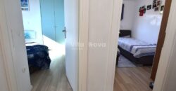 TURANJ, POGLED NA MORE, 50 M OD MORA, NOVOGRADNJA, 2 SP. SOBE!