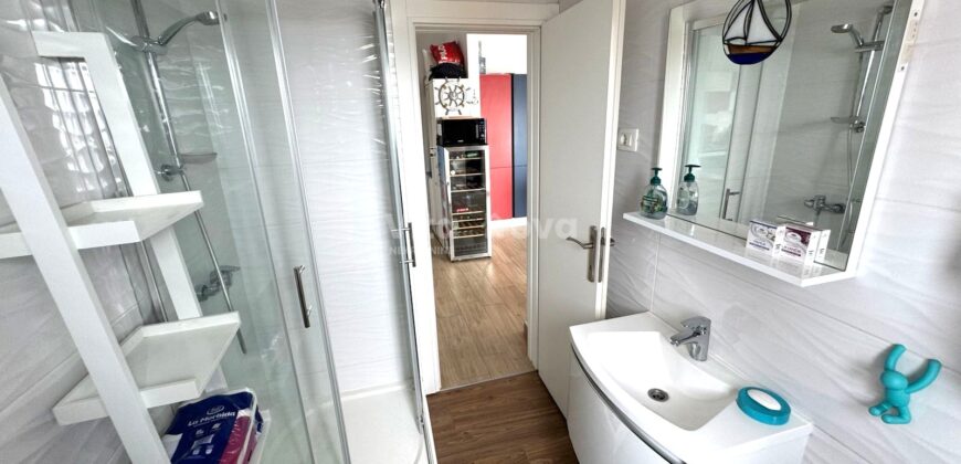 TURANJ, POGLED NA MORE, 50 M OD MORA, NOVOGRADNJA, 2 SP. SOBE!
