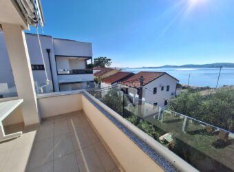 TURANJ, POGLED NA MORE, 50 M OD MORA, NOVOGRADNJA, 2 SP. SOBE!