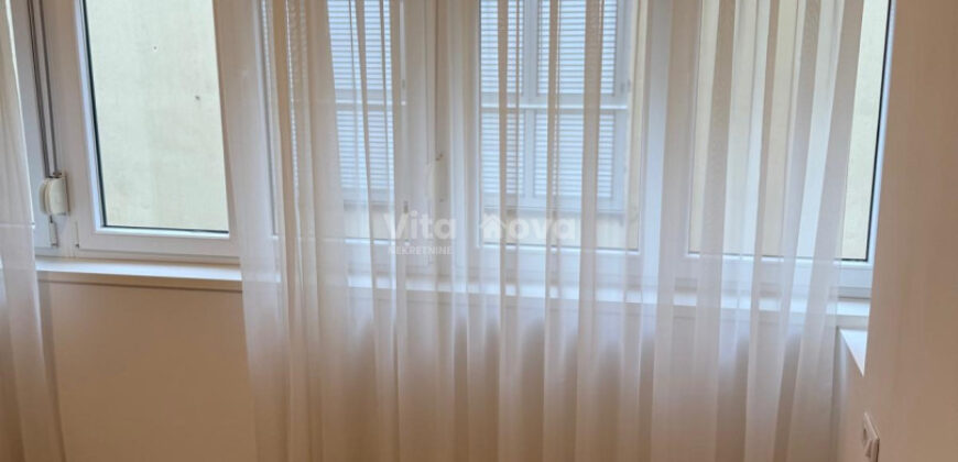 POLUOTOK, NOVOUREĐENO, 48 m2